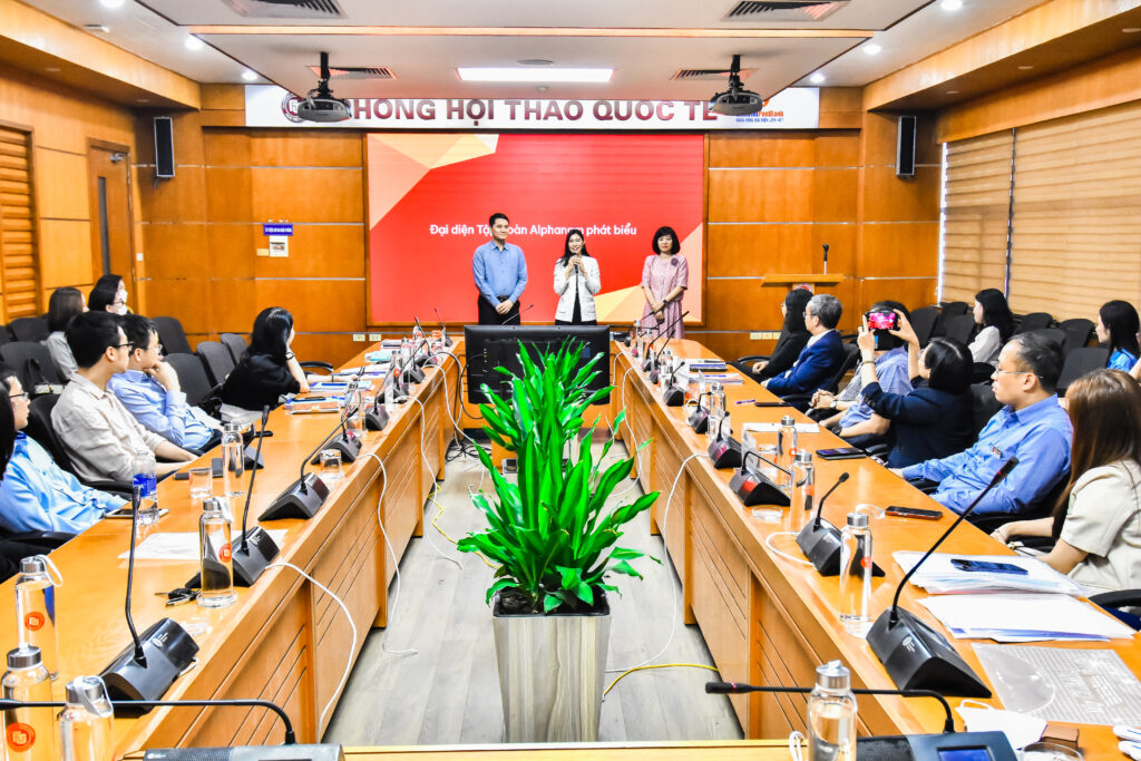 Hội đồng bảo vệ và Lễ tốt nghiệp khóa Quản trị kinh doanh thu gọn Mini MBA - Tập đoàn Alphanam 7 DSC 0593