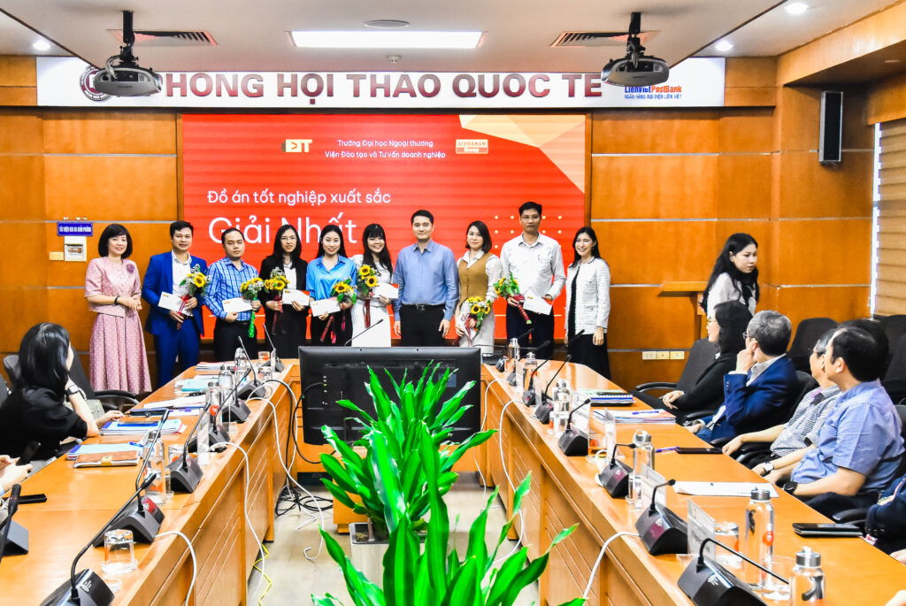 Hội đồng bảo vệ và Lễ tốt nghiệp khóa Quản trị kinh doanh thu gọn Mini MBA - Tập đoàn Alphanam 2 DSC 0606