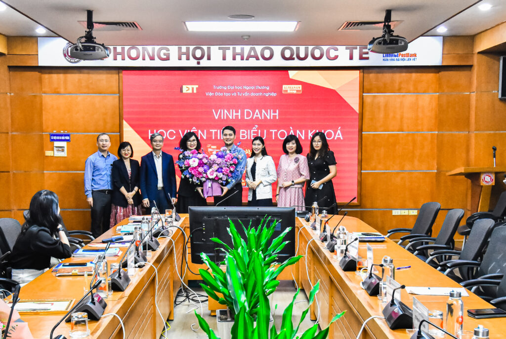 Hội đồng bảo vệ và Lễ tốt nghiệp khóa Quản trị kinh doanh thu gọn Mini MBA - Tập đoàn Alphanam 9 DSC 0633