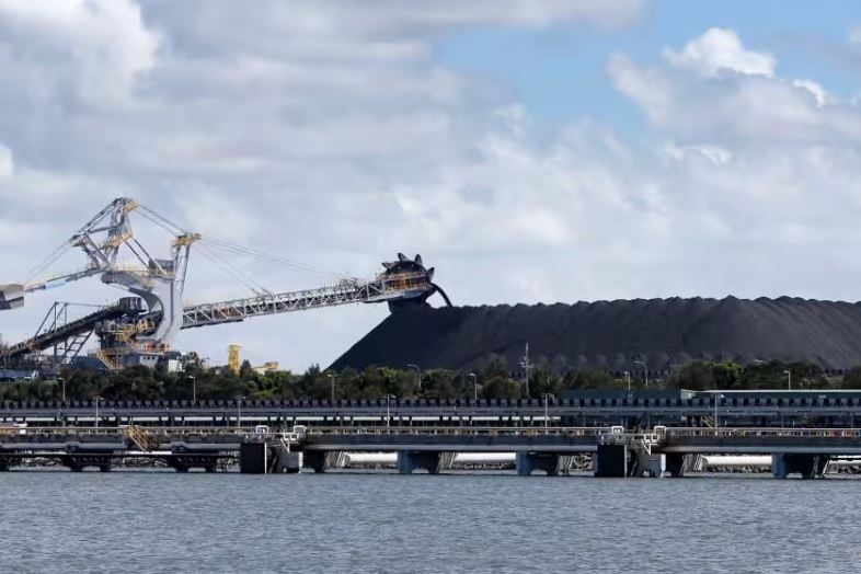 Than nhiet luong cao o cang Newcastle Uc