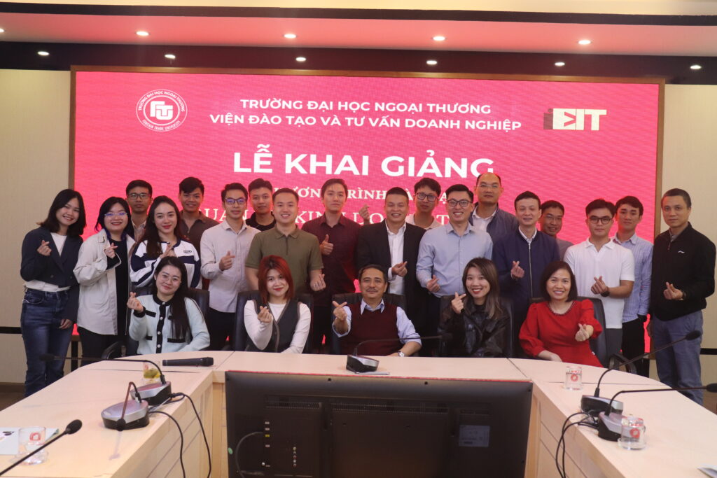 KHAI GIẢNG CHƯƠNG TRÌNH ĐÀO TẠO QUẢN TRỊ KINH DOANH THU GỌN KHÓA K2407 2 IMG 6619