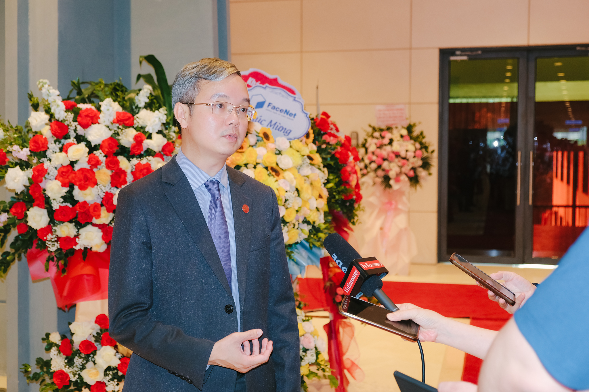 LỄ KÝ KẾT THỎA THUẬN HỢP TÁC CHIẾN LƯỢC GIỮA CỔNG THÔNG TIN HỖ TRỢ DOANH NGHIỆP - TRƯỜNG ĐẠI HỌC NGOẠI THƯƠNG VÀ CTCP BÓNG ĐÈN PHÍCH NƯỚC RẠNG ĐÔNG 3 HMAI9695