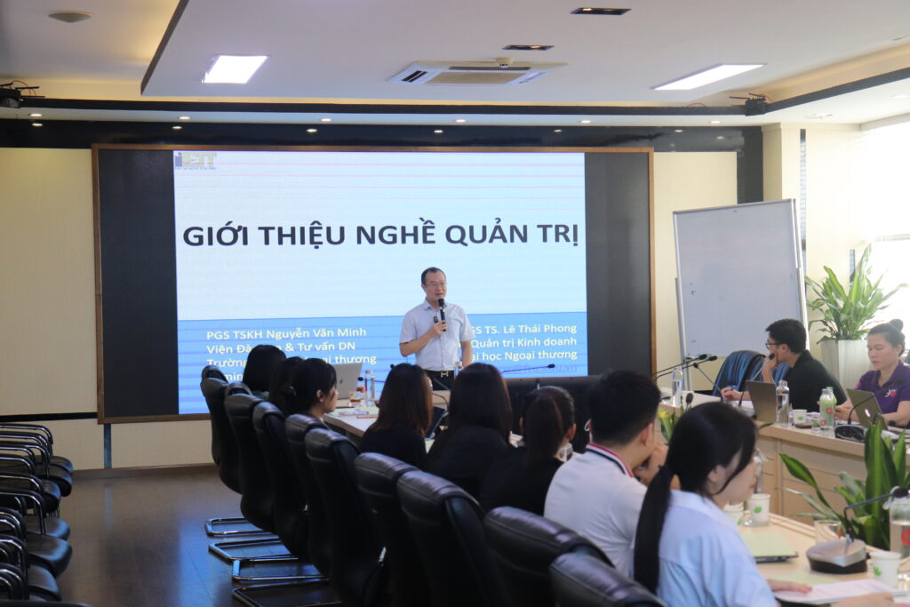 LỄ KHAI GIẢNG CHƯƠNG TRÌNH ĐÀO TẠO QUẢN TRỊ KINH DOANH MÔ HÌNH TINH GỌN - MINI MBA DÀNH CHO KHÓA K2408 3 IMG 0035