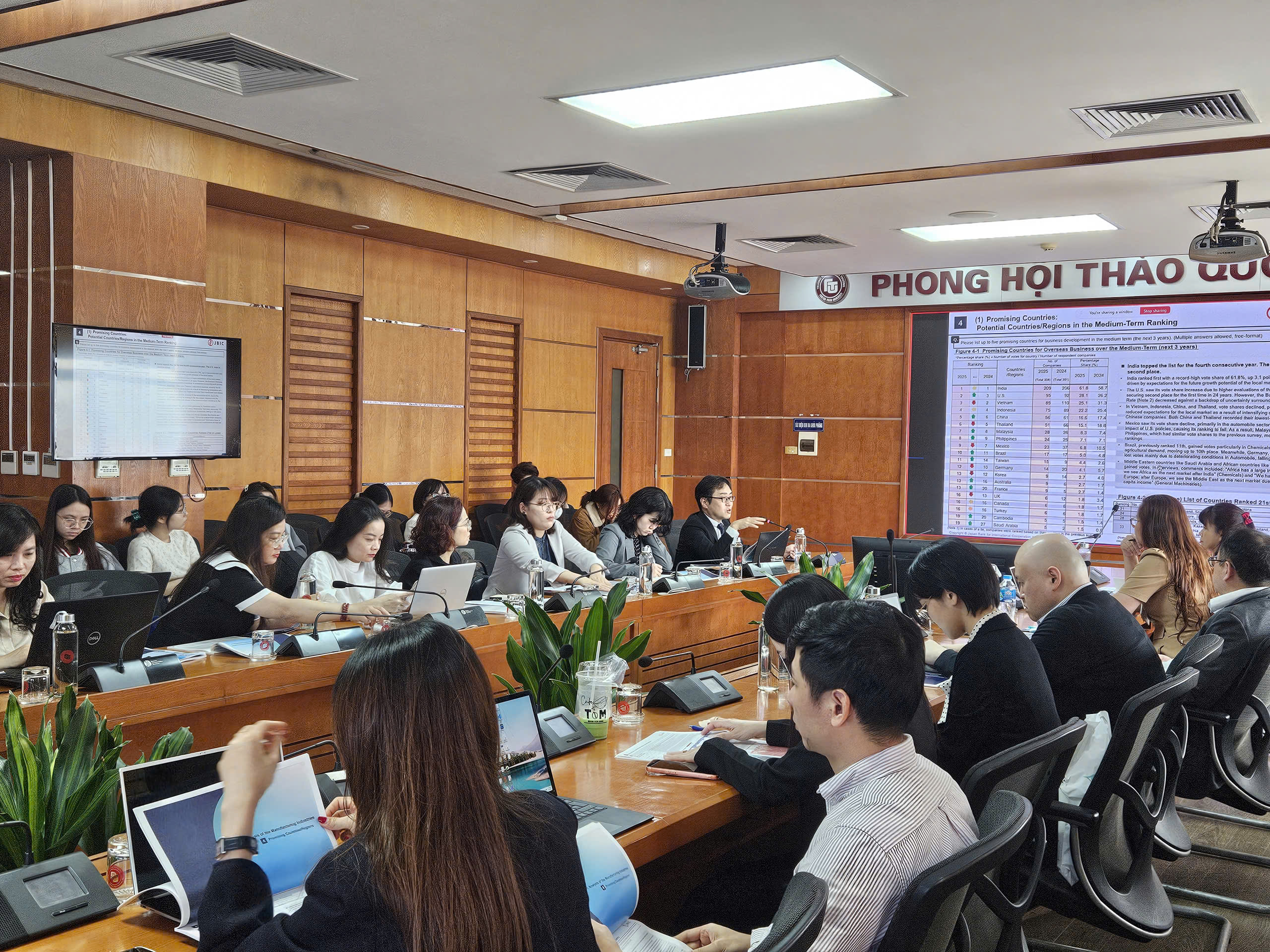 Buổi tọa đàm giữa FTU - JBIC