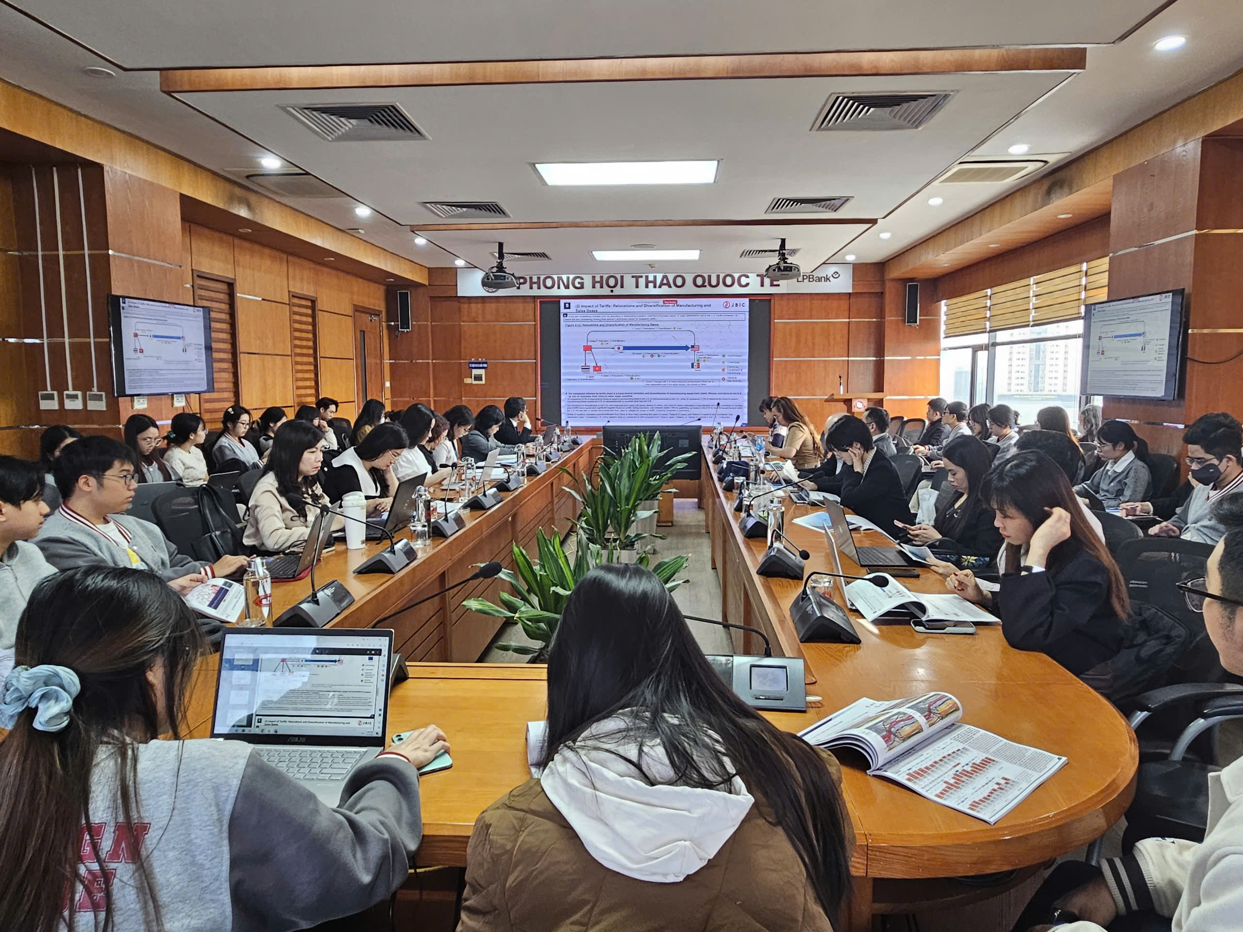 Buổi tọa đàm giữa FTU - JBIC