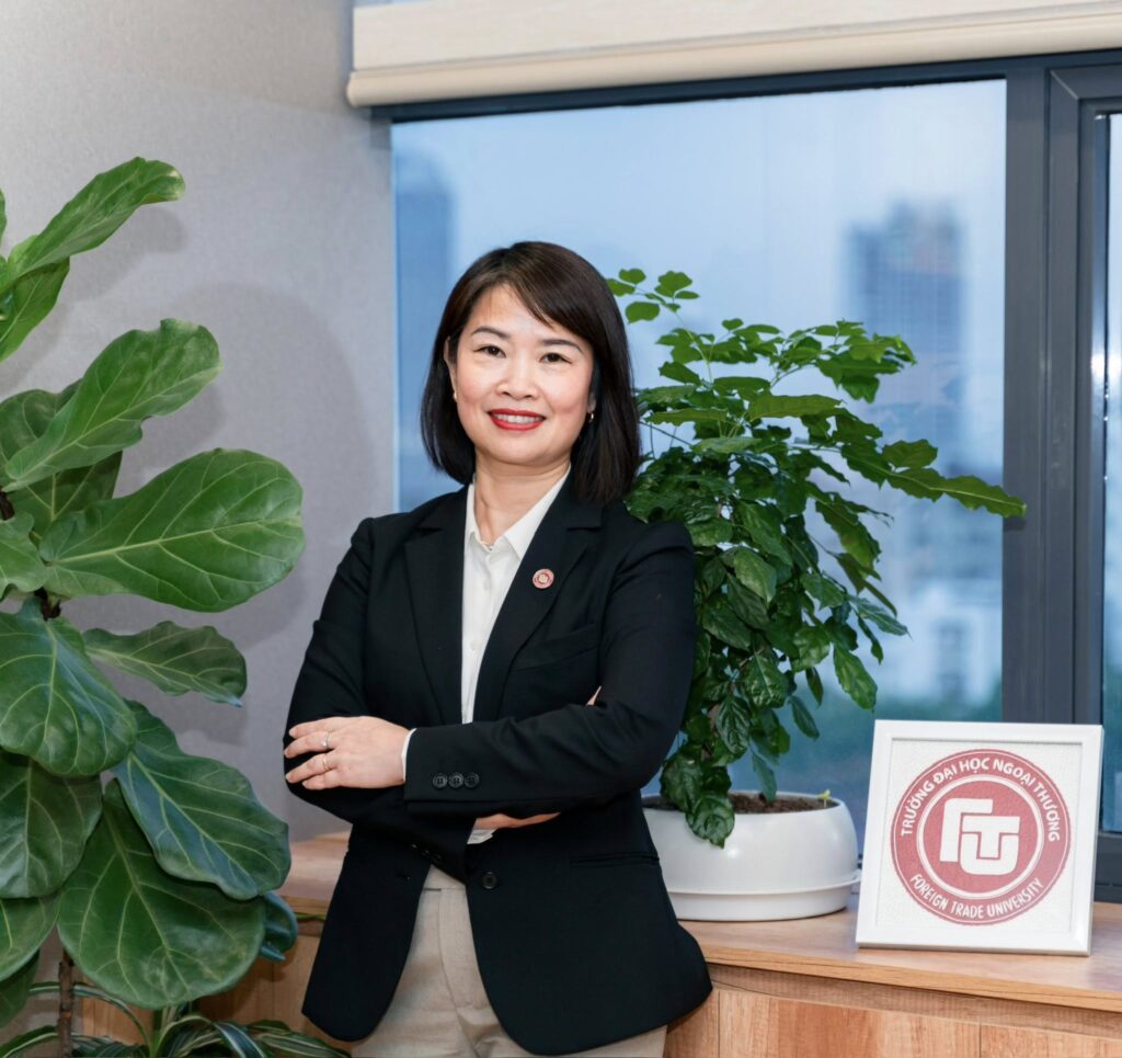 CỔNG THÔNG TIN HỖ TRỢ DOANH NGHIỆP (FBSP) TRÂN TRỌNG CHÚC MỪNG BAN GIÁM HIỆU NHIỆM KỲ MỚI TRƯỜNG ĐẠI HỌC NGOẠI THƯƠNG 10 bgh 3